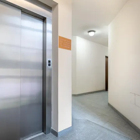 Luce With Free Parking ألبا