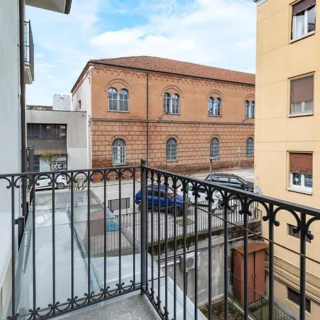 Luce With Free Parking