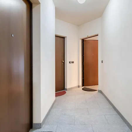 Luce With Free Parking Apartman Alba
