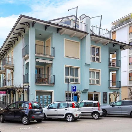Luce With Free Parking Apartman Alba