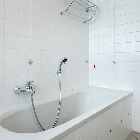 Luce With Free Parking * ألبا