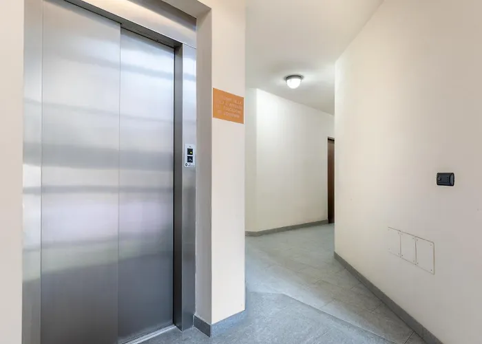 Luce With Free Parking 알바