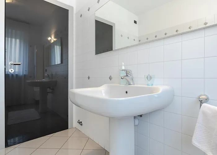 Luce With Free Parking Apartman Alba