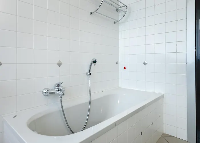 Luce With Free Parking * 알바